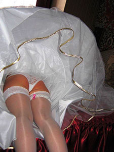 Пикантные фото под платьем у невест
